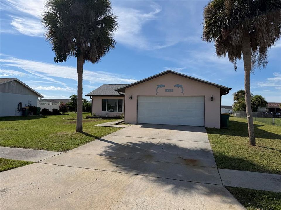 For Sale: $250,000 (2 beds, 2 baths, 1303 Square Feet)