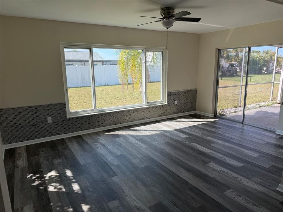 For Sale: $250,000 (2 beds, 2 baths, 1303 Square Feet)