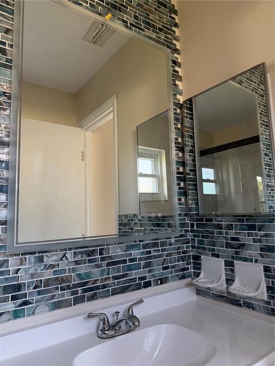 For Sale: $250,000 (2 beds, 2 baths, 1303 Square Feet)