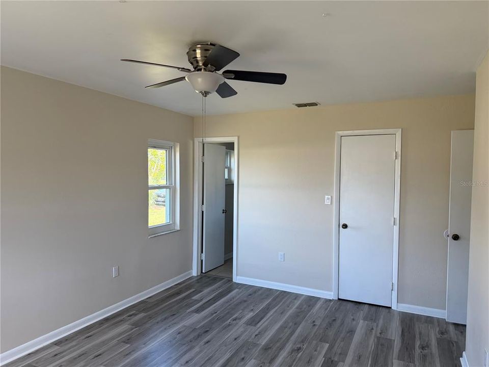 For Sale: $250,000 (2 beds, 2 baths, 1303 Square Feet)
