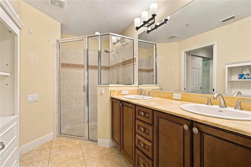 For Sale: $374,900 (2 beds, 2 baths, 1804 Square Feet)
