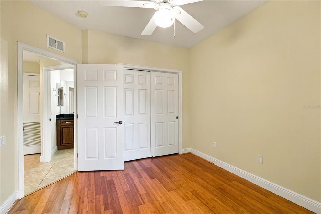 For Sale: $374,900 (2 beds, 2 baths, 1804 Square Feet)