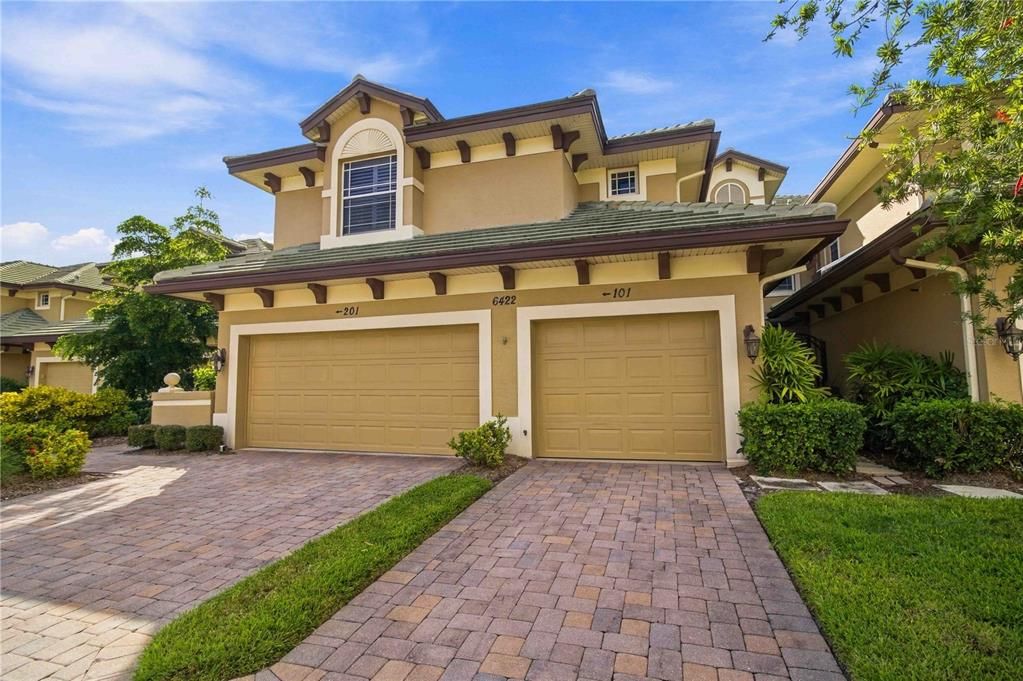 For Sale: $374,900 (2 beds, 2 baths, 1804 Square Feet)