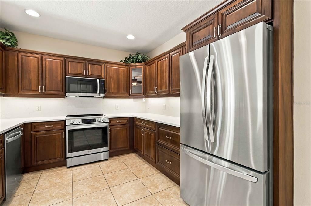 For Sale: $374,900 (2 beds, 2 baths, 1804 Square Feet)