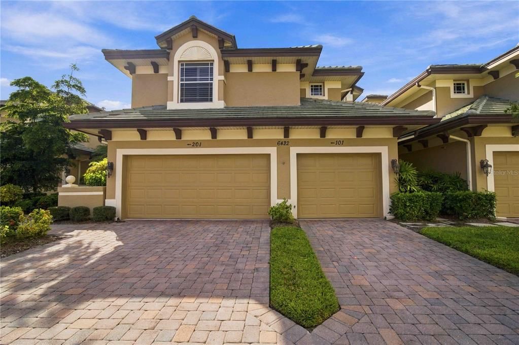 For Sale: $374,900 (2 beds, 2 baths, 1804 Square Feet)