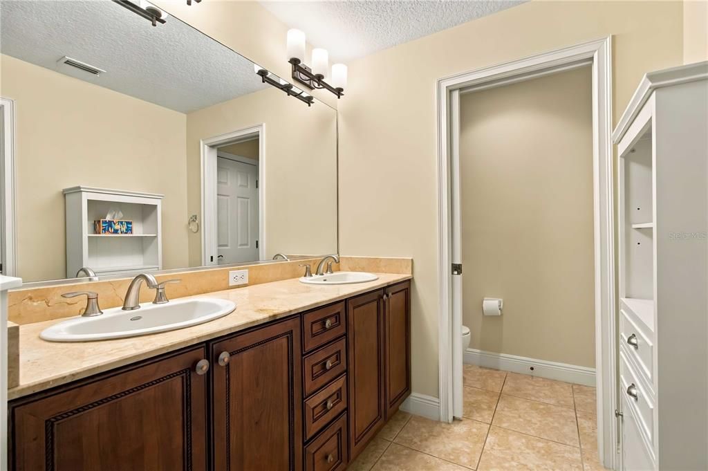 For Sale: $374,900 (2 beds, 2 baths, 1804 Square Feet)