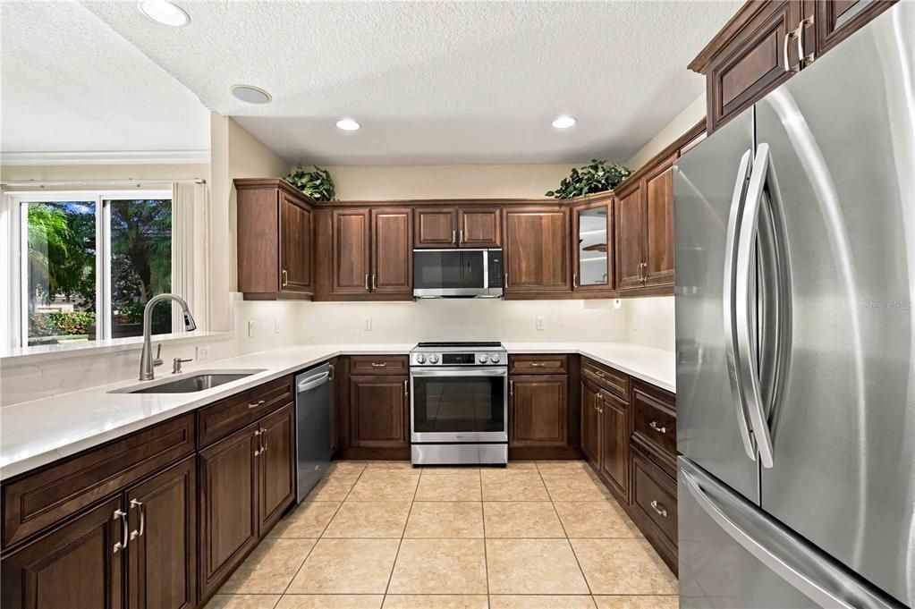 For Sale: $374,900 (2 beds, 2 baths, 1804 Square Feet)