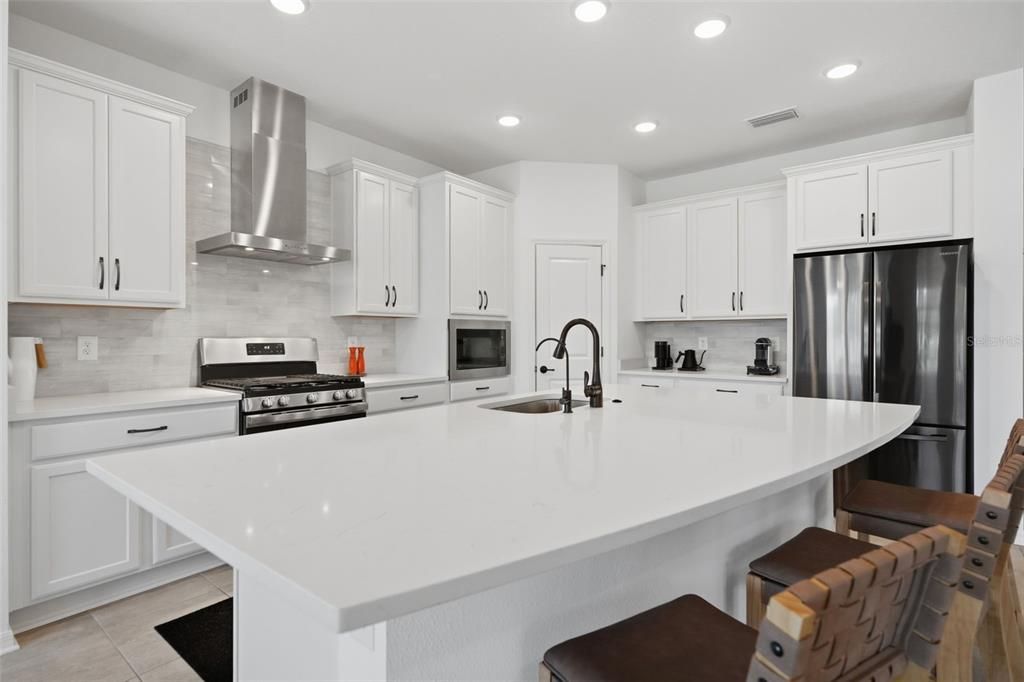 For Sale: $450,000 (2 beds, 2 baths, 2342 Square Feet)