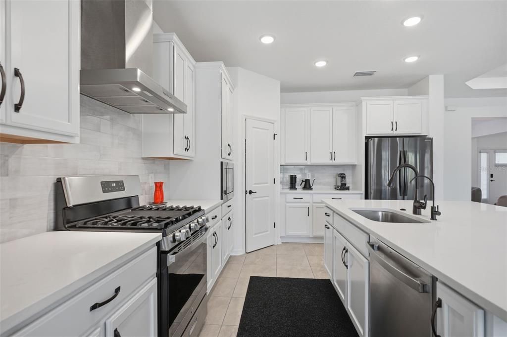 For Sale: $450,000 (2 beds, 2 baths, 2342 Square Feet)