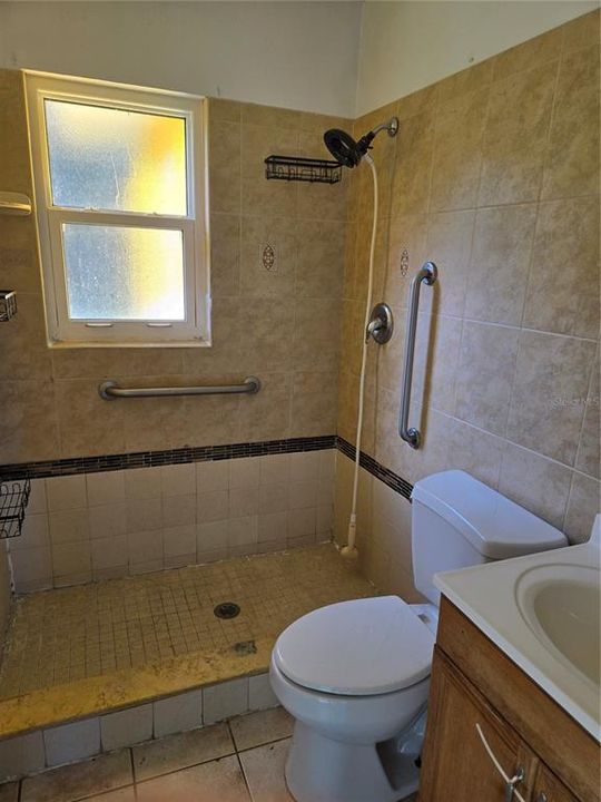 For Sale: $299,000 (3 beds, 1 baths, 1100 Square Feet)