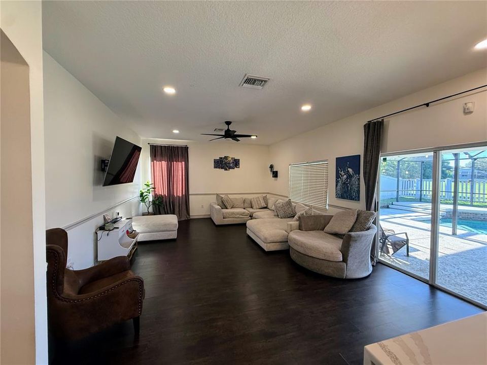 En Venta: $750,000 (6 camas, 3 baños, 3040 Pies cuadrados)