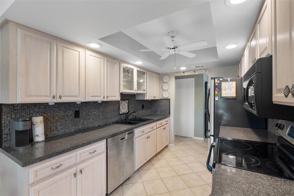 En Venta: $219,900 (2 camas, 2 baños, 1829 Pies cuadrados)