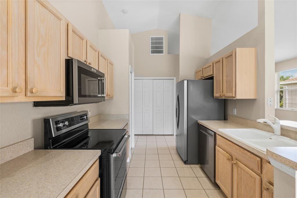 For Sale: $285,000 (3 beds, 2 baths, 1531 Square Feet)