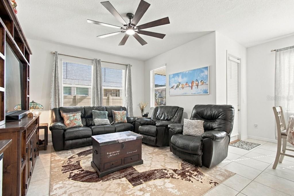 En Venta: $329,900 (3 camas, 2 baños, 1844 Pies cuadrados)