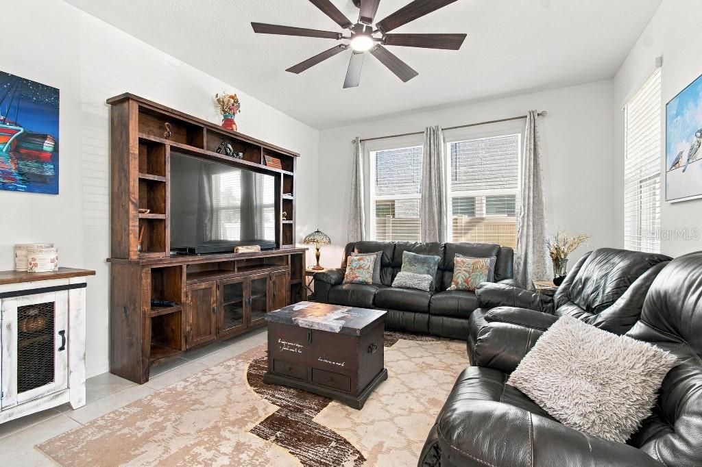 En Venta: $329,900 (3 camas, 2 baños, 1844 Pies cuadrados)