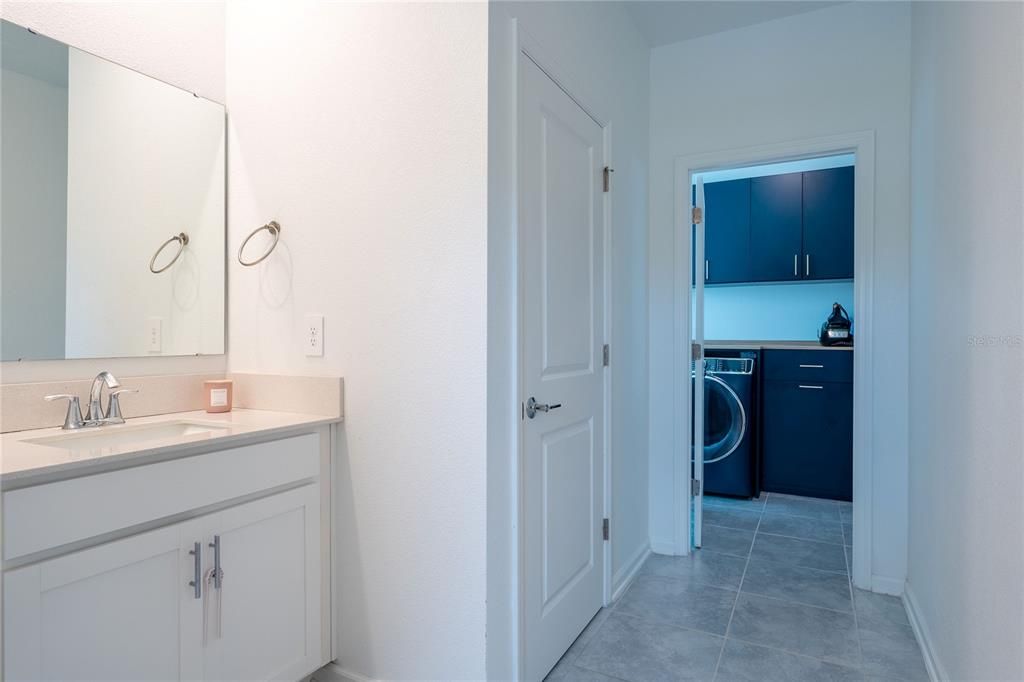 En Venta: $689,000 (5 camas, 3 baños, 3364 Pies cuadrados)