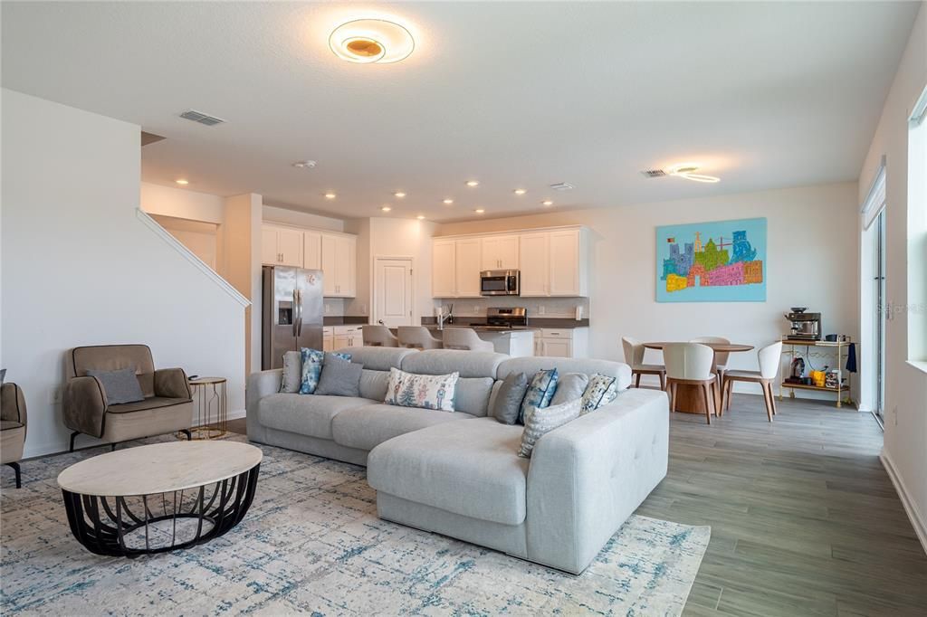 En Venta: $689,000 (5 camas, 3 baños, 3364 Pies cuadrados)