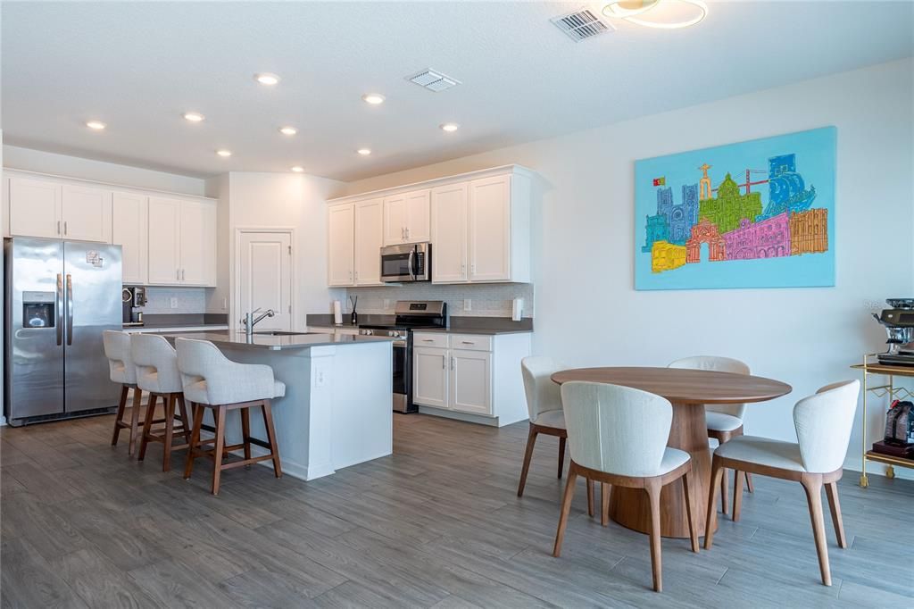 En Venta: $689,000 (5 camas, 3 baños, 3364 Pies cuadrados)