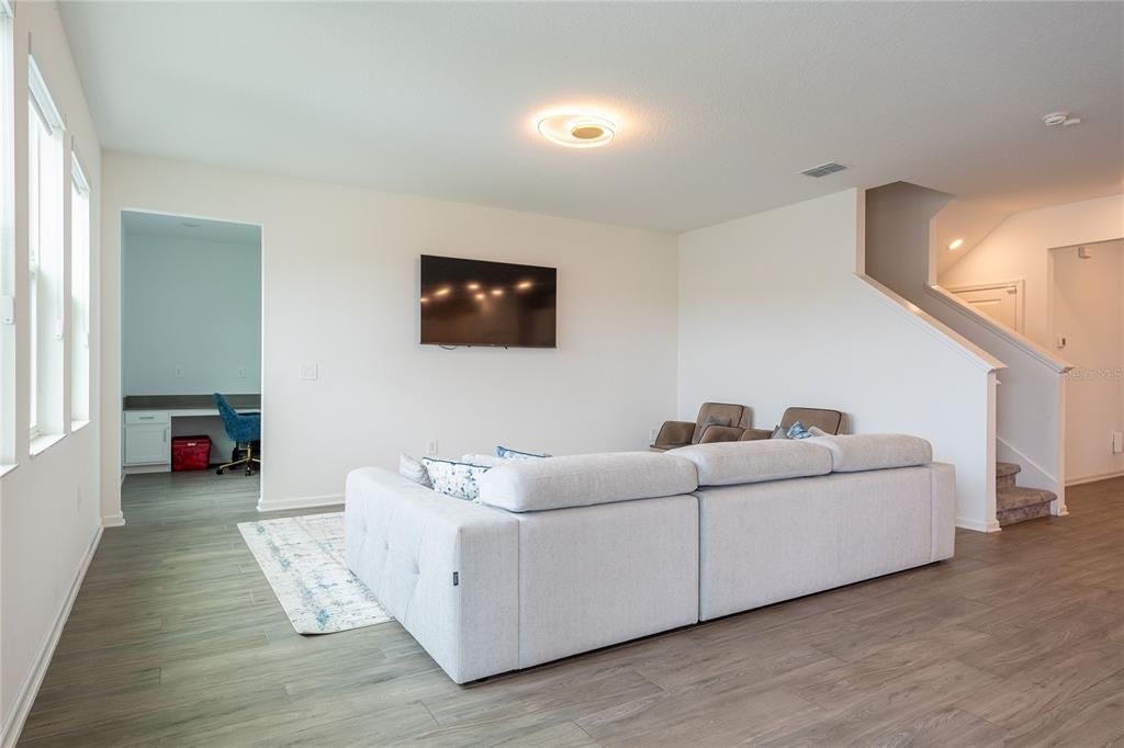 En Venta: $689,000 (5 camas, 3 baños, 3364 Pies cuadrados)
