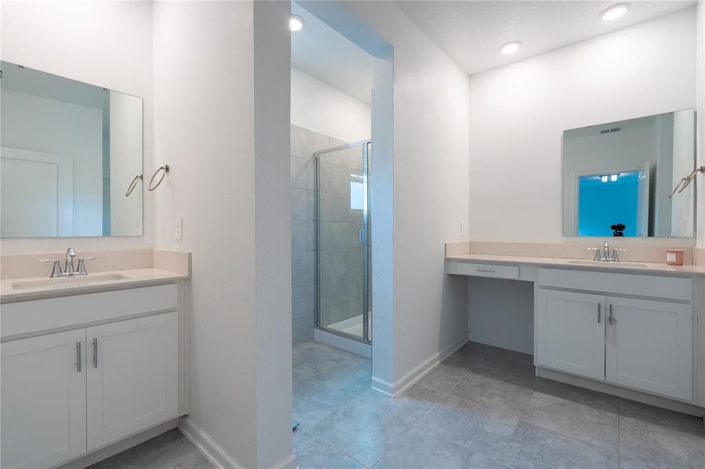 En Venta: $689,000 (5 camas, 3 baños, 3364 Pies cuadrados)