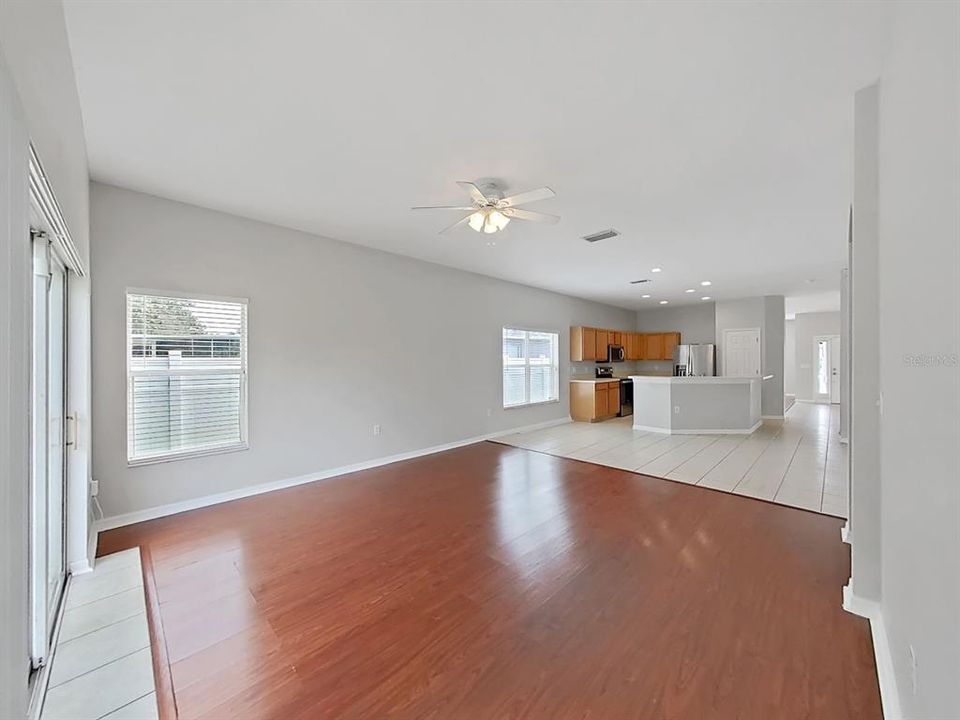 En Venta: $325,490 (4 camas, 2 baños, 1917 Pies cuadrados)