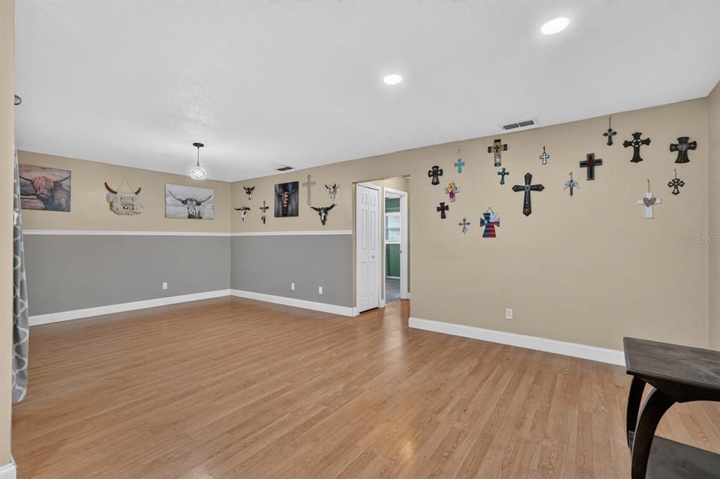 For Sale: $290,000 (3 beds, 2 baths, 1545 Square Feet)