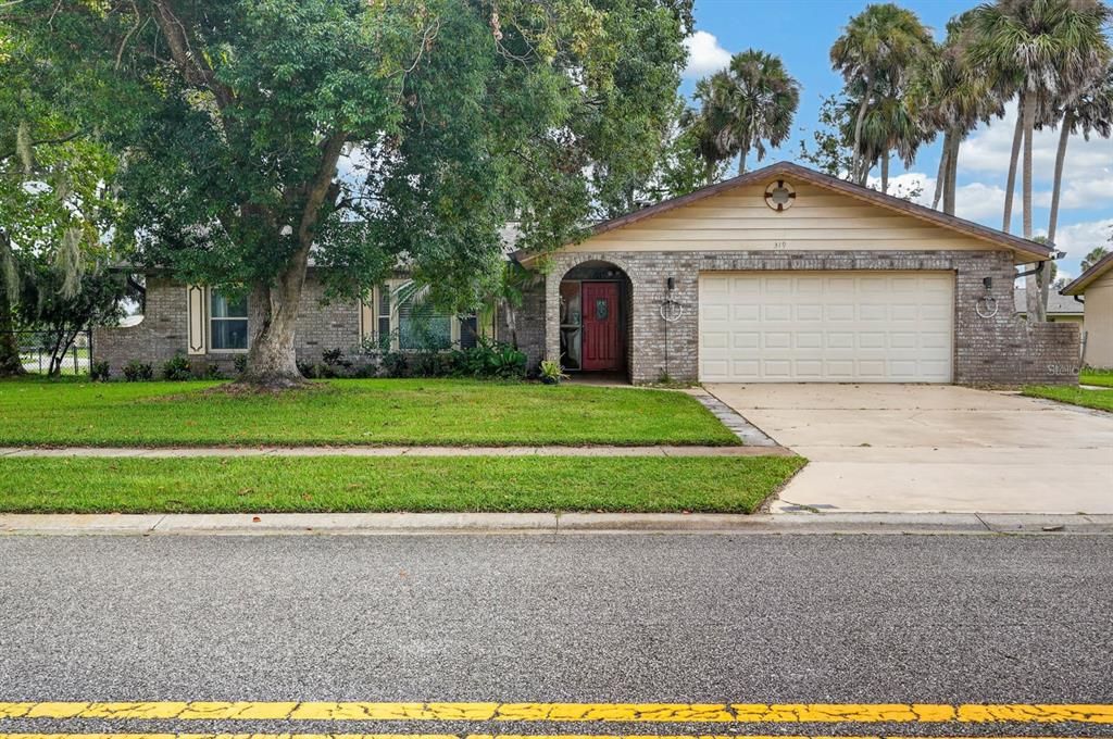For Sale: $290,000 (3 beds, 2 baths, 1545 Square Feet)