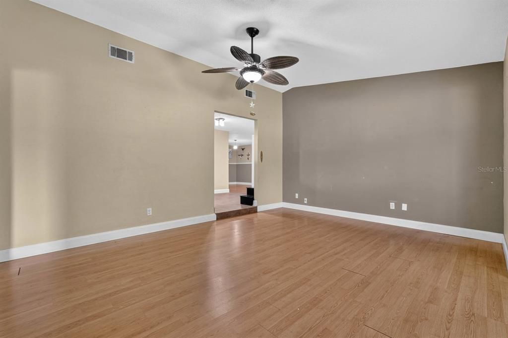 For Sale: $290,000 (3 beds, 2 baths, 1545 Square Feet)
