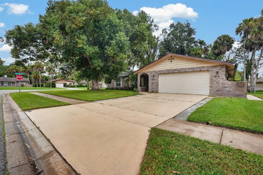 For Sale: $290,000 (3 beds, 2 baths, 1545 Square Feet)