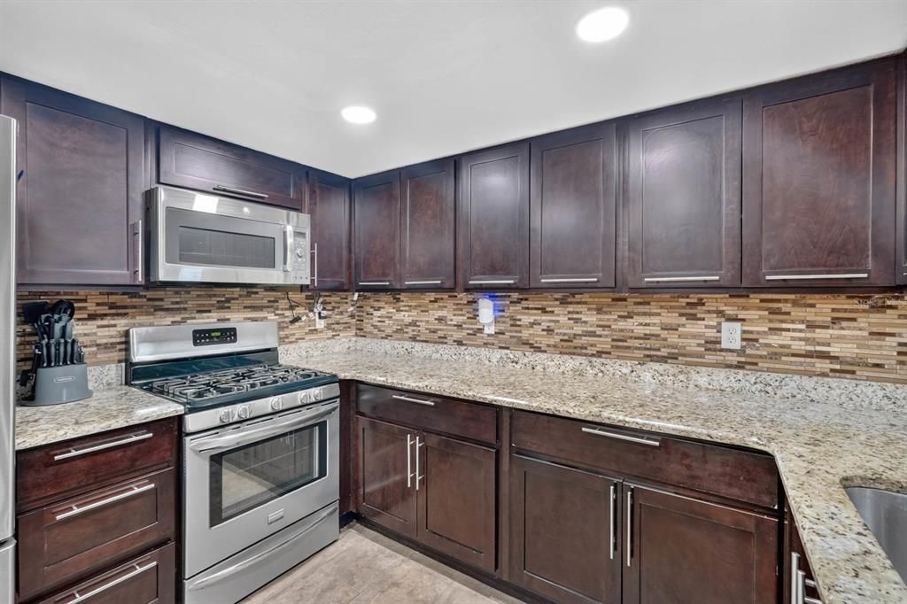 For Sale: $290,000 (3 beds, 2 baths, 1545 Square Feet)