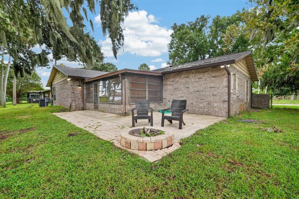 For Sale: $290,000 (3 beds, 2 baths, 1545 Square Feet)