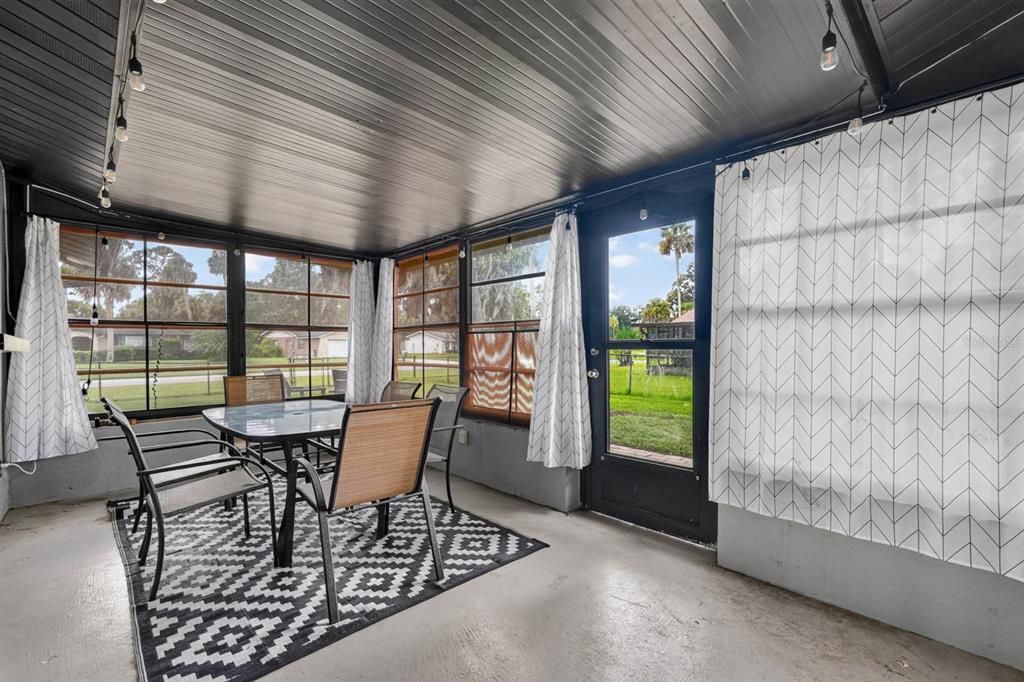 For Sale: $290,000 (3 beds, 2 baths, 1545 Square Feet)