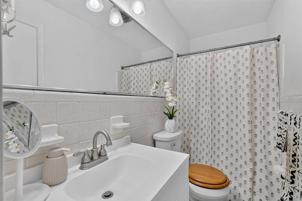 На продажу: $399,900 (4 спален, 2 ванн, 2012 Квадратных фут)