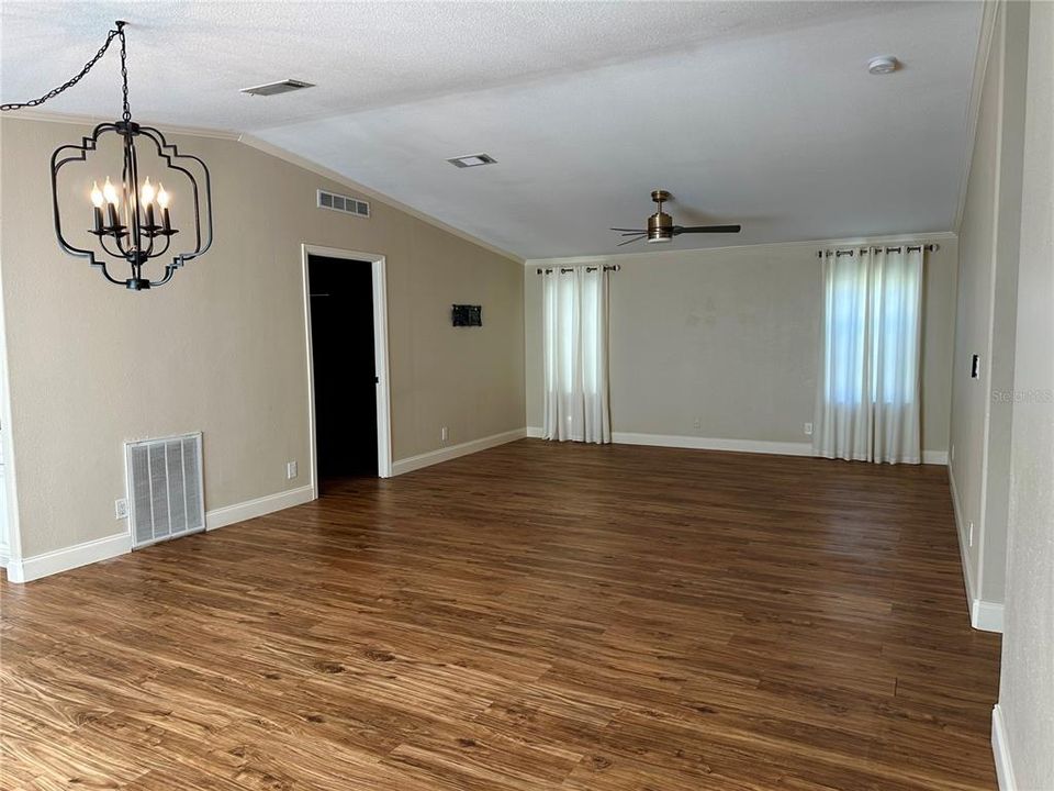 En Venta: $325,000 (5 camas, 3 baños, 2294 Pies cuadrados)