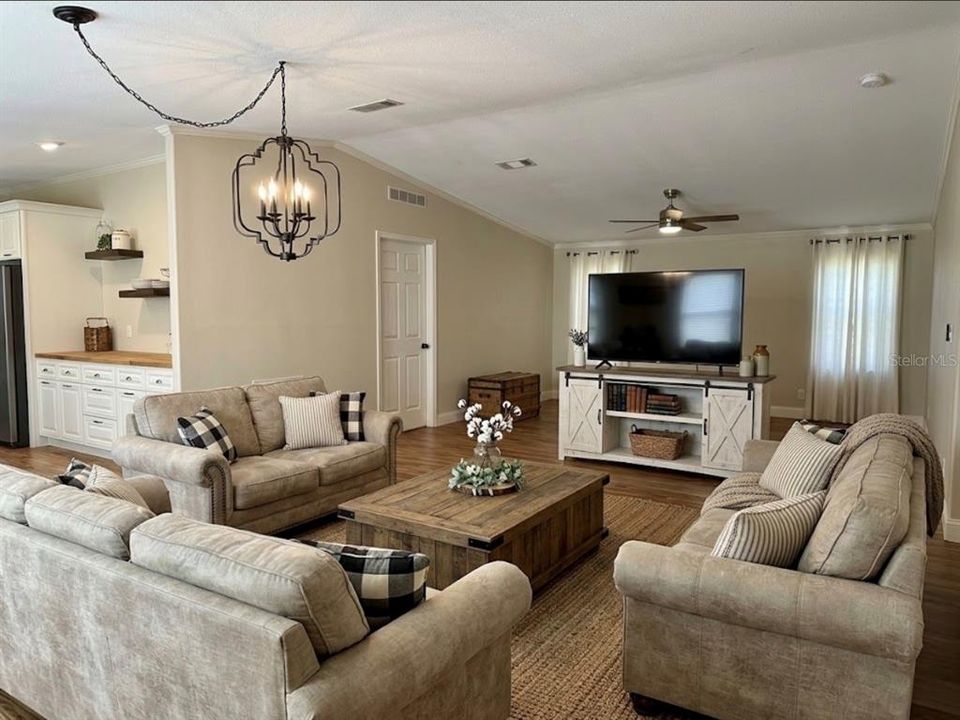 En Venta: $325,000 (5 camas, 3 baños, 2294 Pies cuadrados)