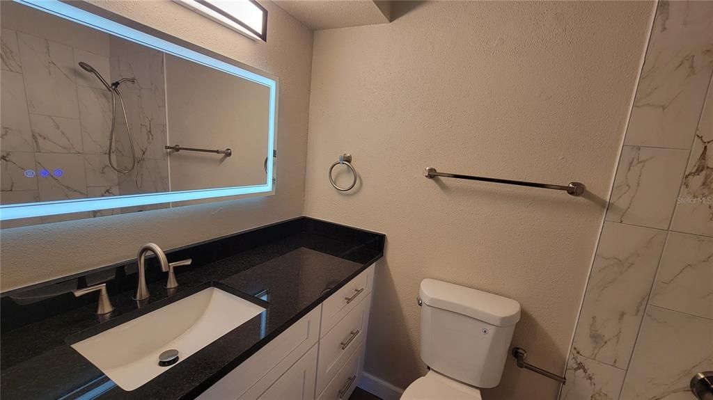 На продажу: $159,900 (2 спален, 2 ванн, 940 Квадратных фут)