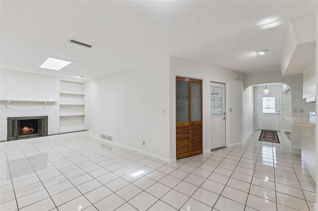 For Sale: $279,000 (4 beds, 2 baths, 2303 Square Feet)