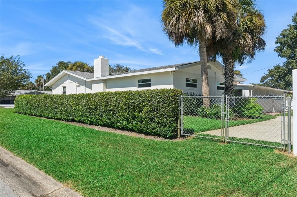 For Sale: $279,000 (4 beds, 2 baths, 2303 Square Feet)