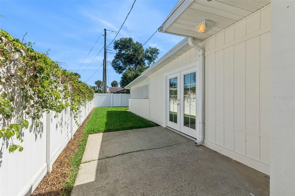For Sale: $279,000 (4 beds, 2 baths, 2303 Square Feet)