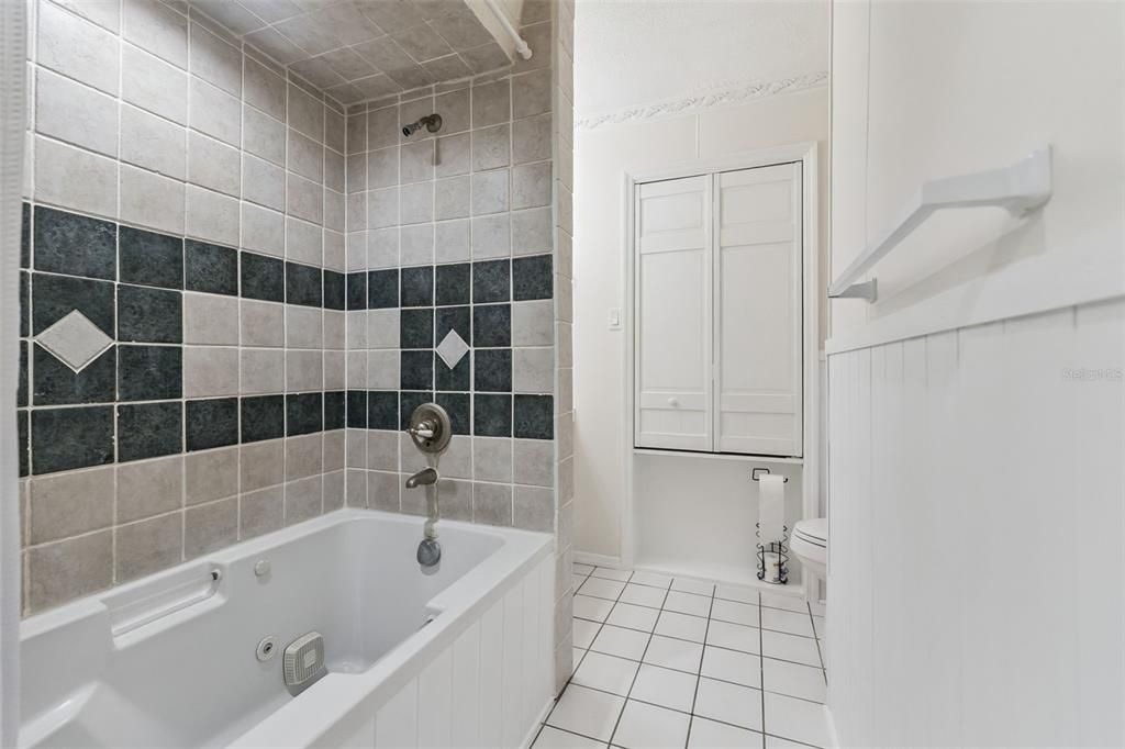 For Sale: $279,000 (4 beds, 2 baths, 2303 Square Feet)