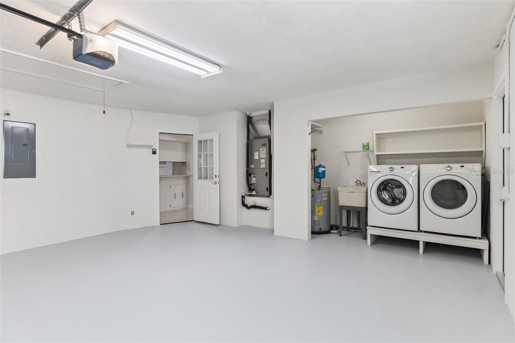 For Sale: $279,000 (4 beds, 2 baths, 2303 Square Feet)