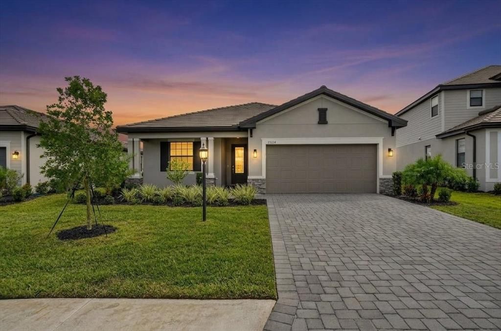 For Sale: $539,000 (3 beds, 3 baths, 1847 Square Feet)