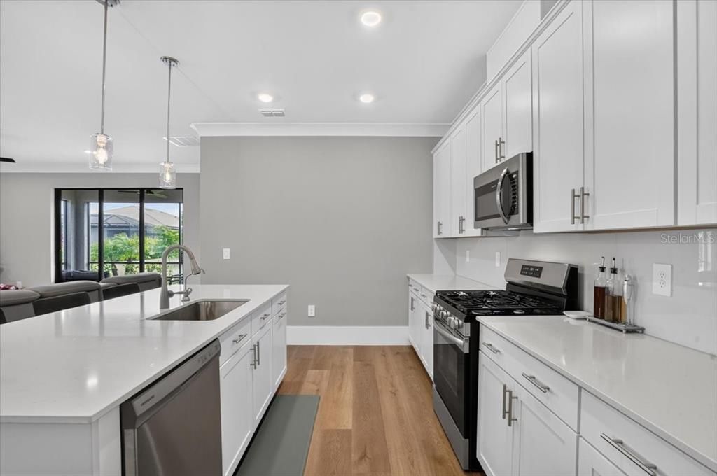 For Sale: $539,000 (3 beds, 3 baths, 1847 Square Feet)