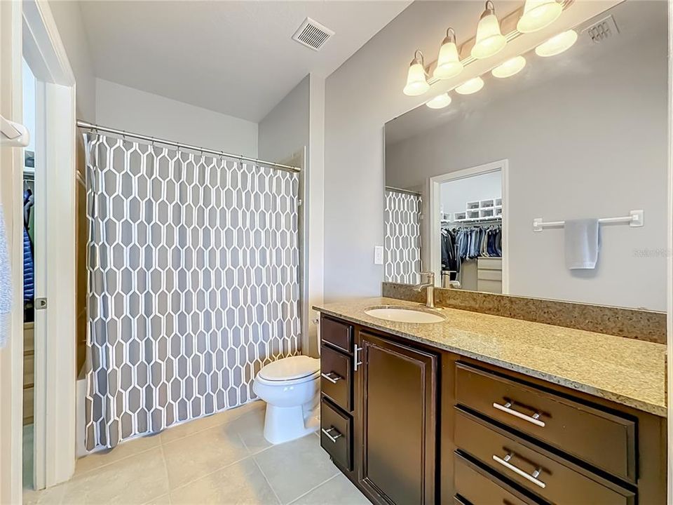 For Rent: $2,400 (3 beds, 2 baths, 1276 Square Feet)
