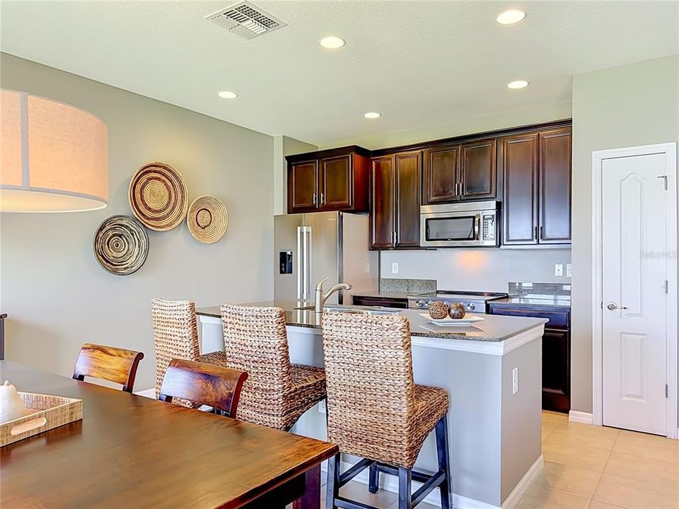 For Rent: $2,400 (3 beds, 2 baths, 1276 Square Feet)