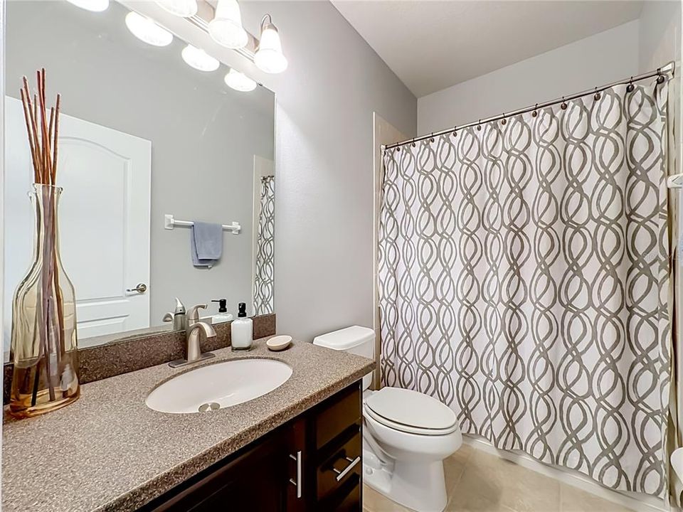 For Rent: $2,400 (3 beds, 2 baths, 1276 Square Feet)