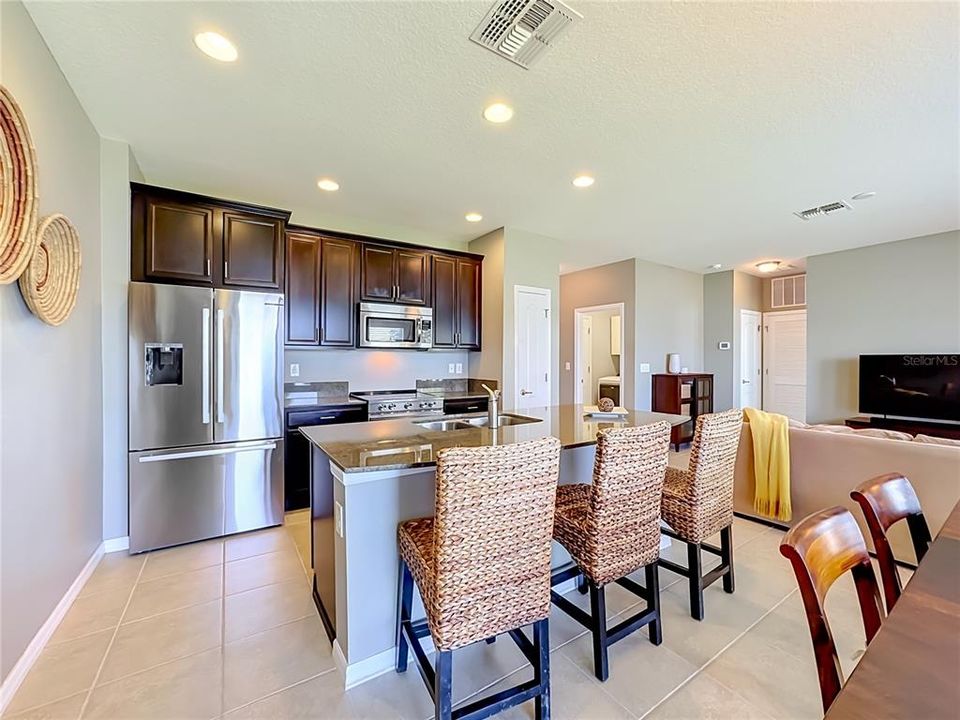 For Rent: $2,400 (3 beds, 2 baths, 1276 Square Feet)