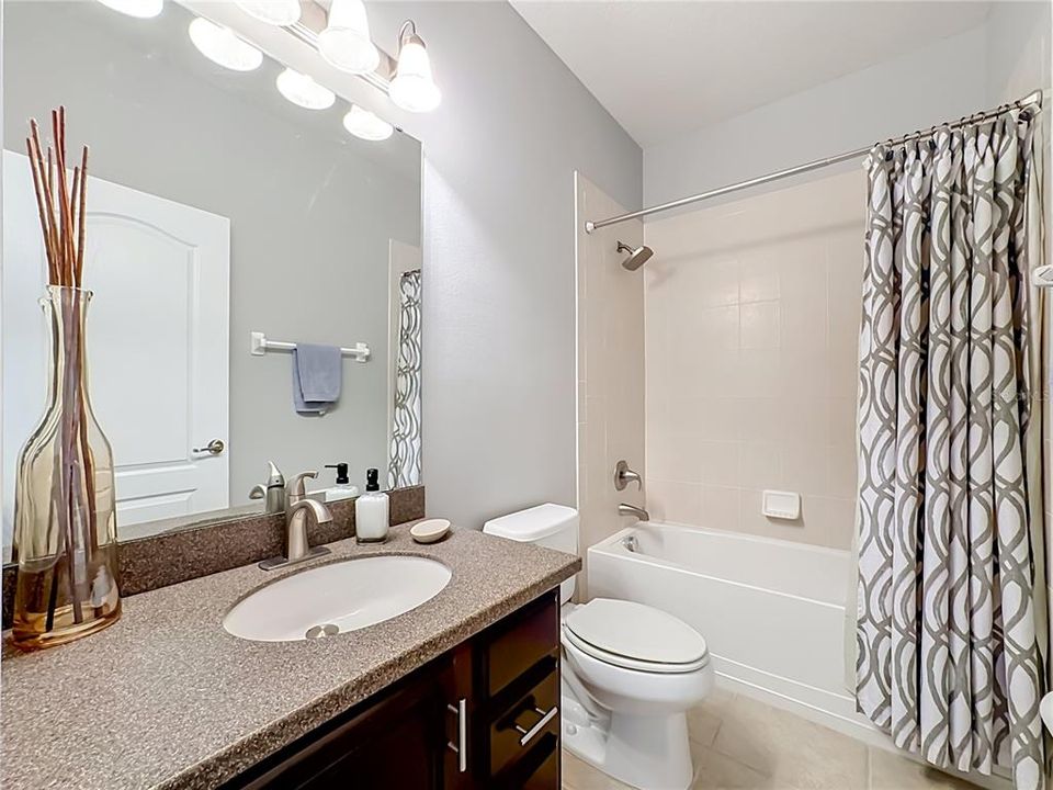 For Rent: $2,400 (3 beds, 2 baths, 1276 Square Feet)