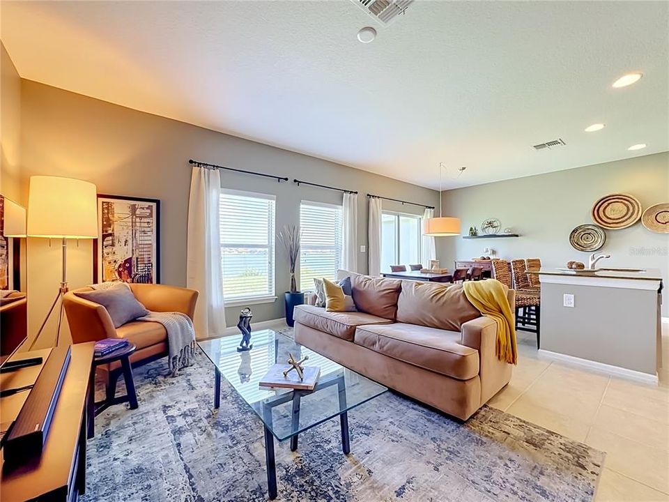 For Rent: $2,400 (3 beds, 2 baths, 1276 Square Feet)