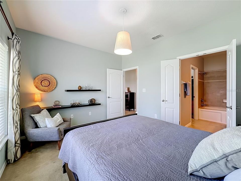 For Rent: $2,400 (3 beds, 2 baths, 1276 Square Feet)